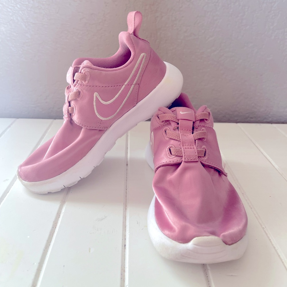 Nike Roshe One Satin Elemental Rose sz 10C